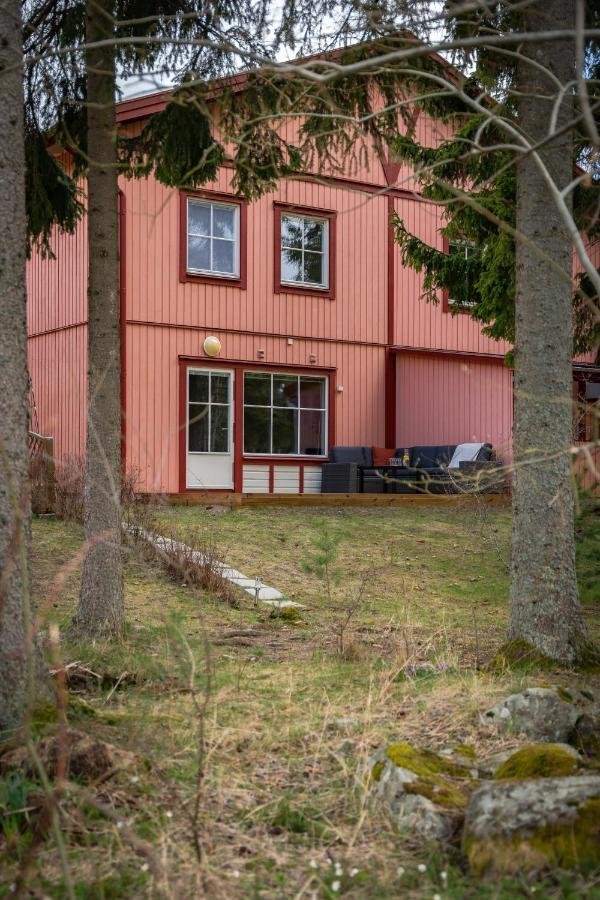 Uppsala Large Family Home Beside Forest Exterior foto